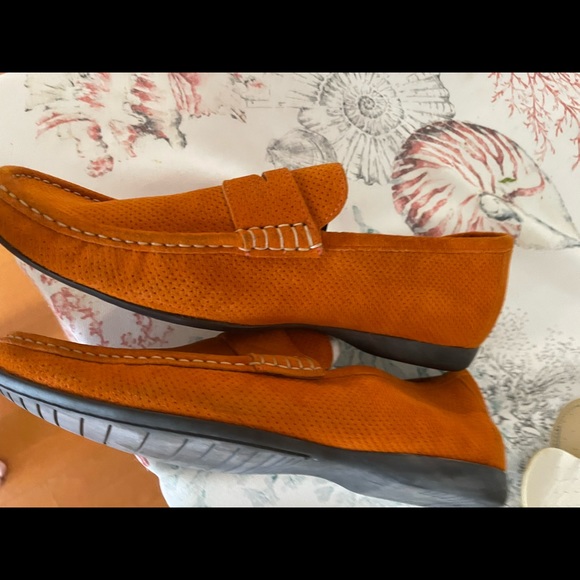 Very nice orange suede loafers. Never used in brand new conditions. Size 10. - Picture 4 of 4